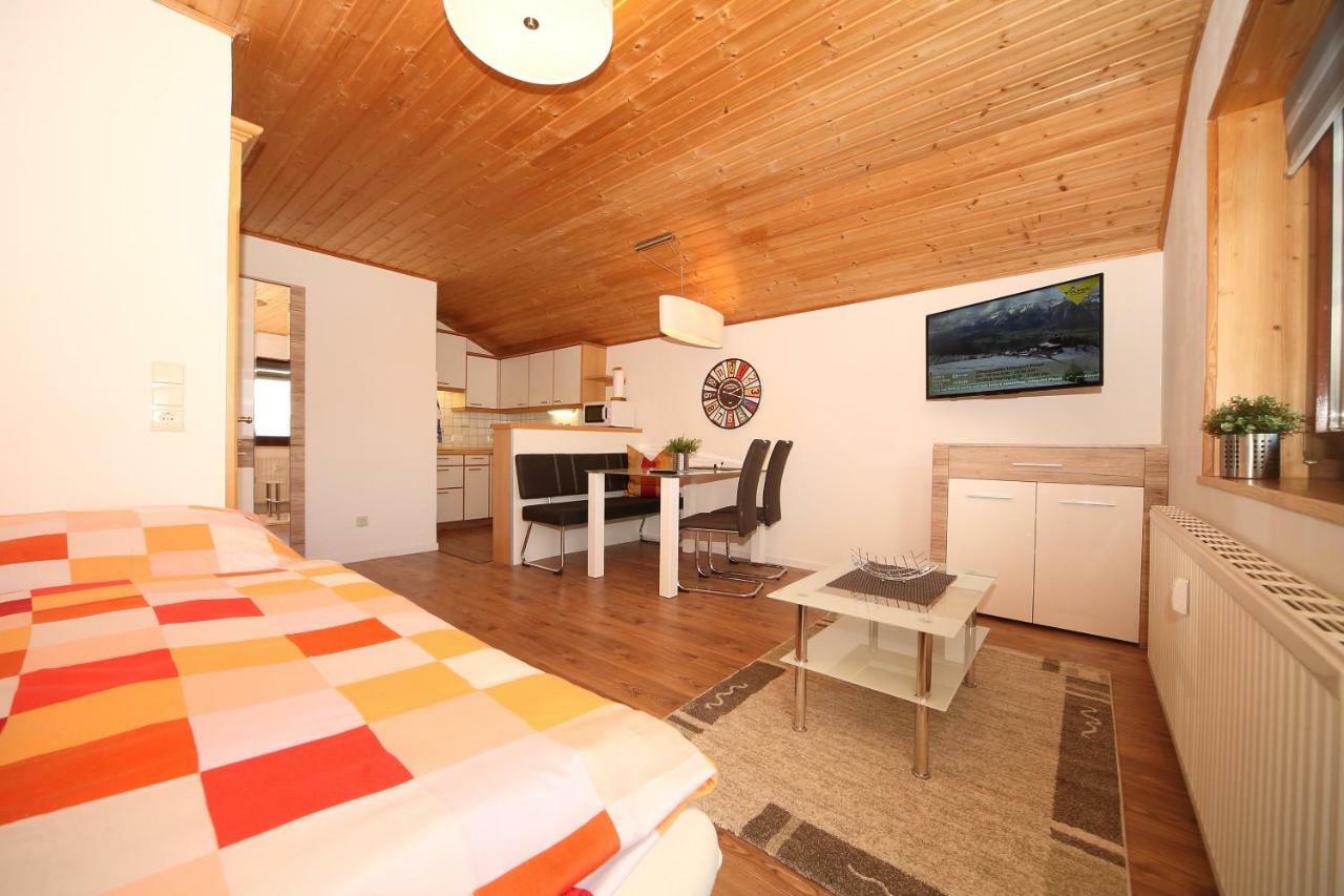 Oliver Apartment *